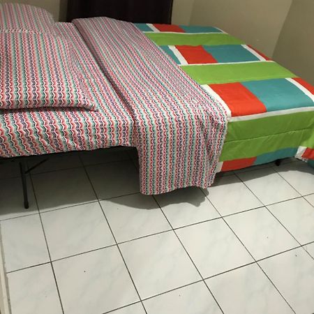 Monthly University Apartment-Elizabeth Торонто Экстерьер фото