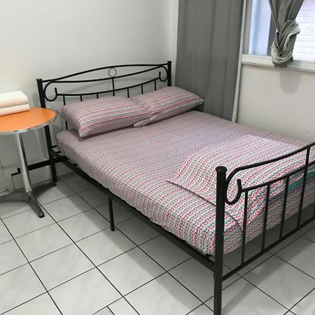 Monthly University Apartment-Elizabeth Торонто Экстерьер фото